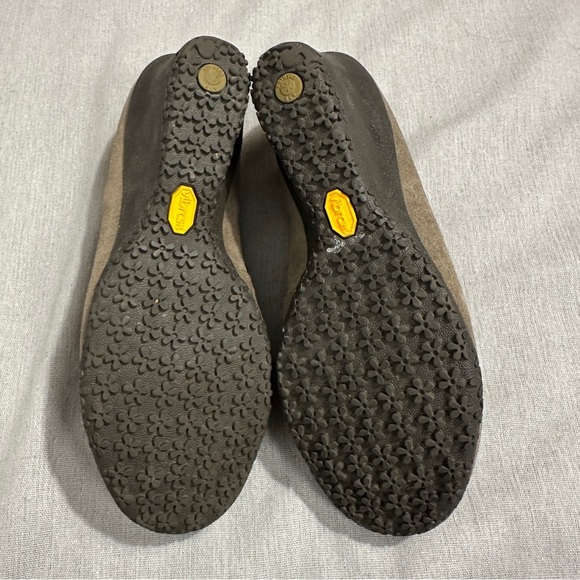 Merrell Tulip Wool Suede Wedge shoes, size 7.5, 2.5" wedge, taupe/brown - Picture 2 of 10
